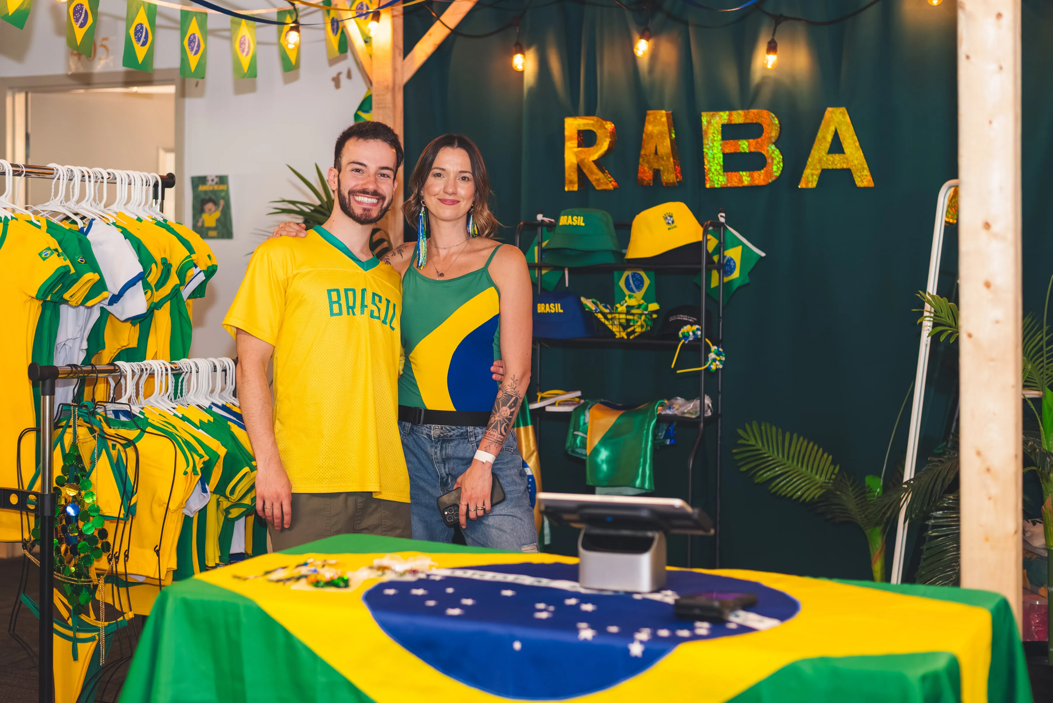 Puesto de productos brasileños dentro de Nossa Copa.